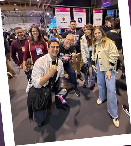 Grupo de startups brasileiras no evento